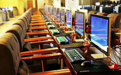 招聘信息 重慶主城工廠崗位，月薪四千左右，包吃住，可報銷車費